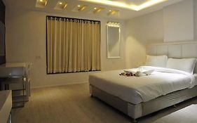 Nakshatra Hotel Anand 4*