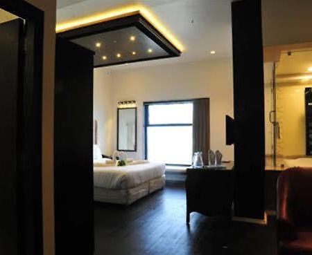 Grand Nakshatra Hotel Anand Exterior photo